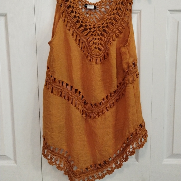 Vivid Importers mustard yellow boho sleeveless‎ V-Neck top - Picture 2 of 6